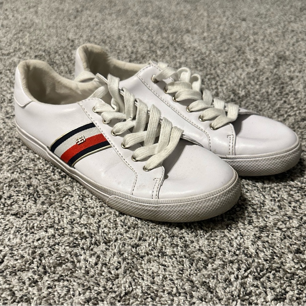 Men’s 10.5 White leather Tommy Hilfiger Sneakers